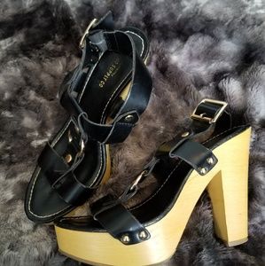 Mossimo Supply Co heels size 7